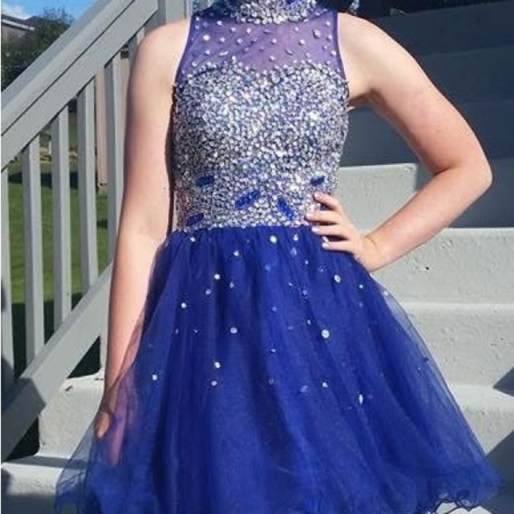 Elegant Blue Rhinestone/sequin sleeveless size 4 formal/homecoming EUC